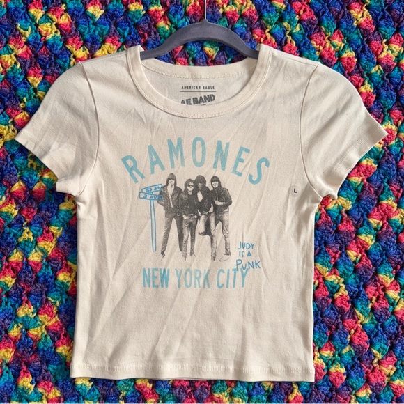 American Eagle Ramones Cropped T Shirt - Picture 2 of 7